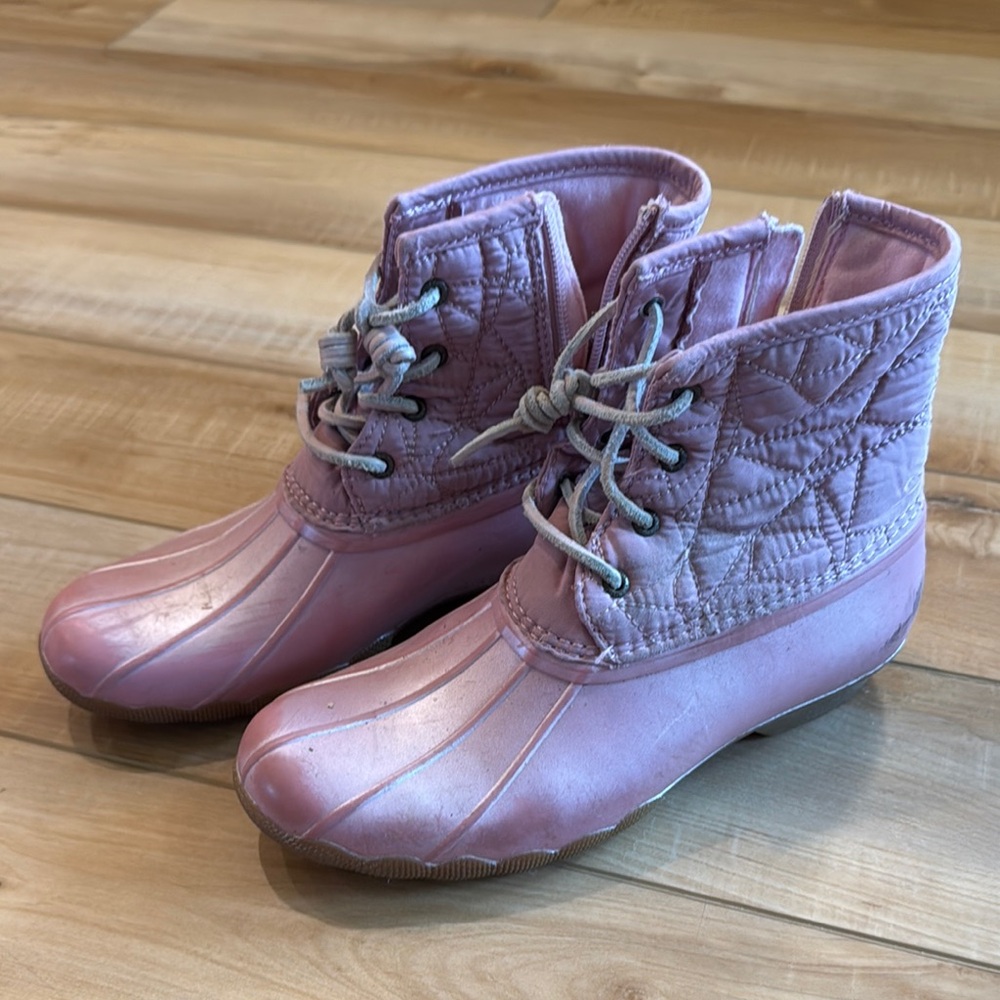 Sperry Pink snow boots SIZE 5